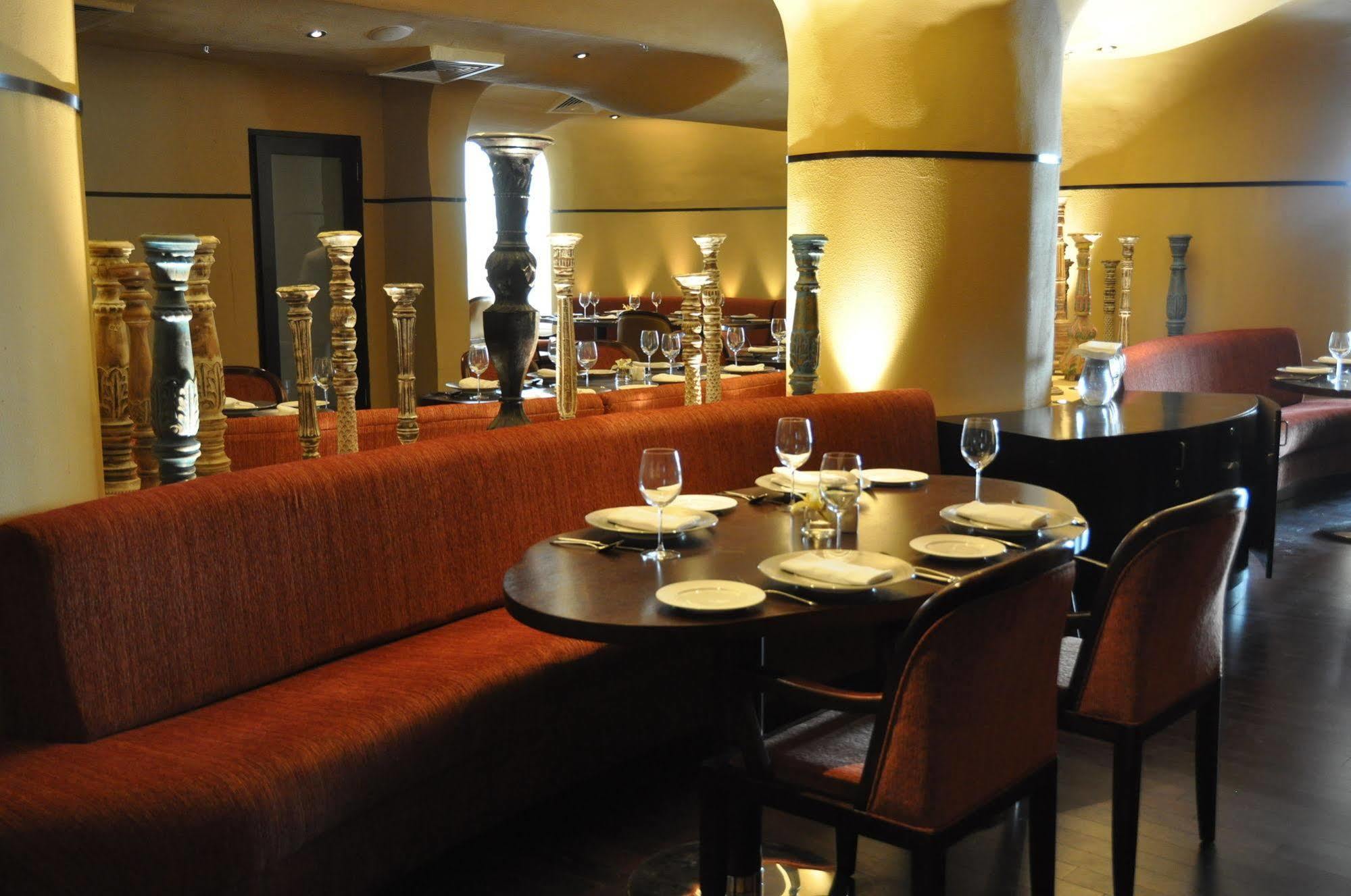 Jaipur Marriott Hotel Eksteriør bilde The interior of the restaurant