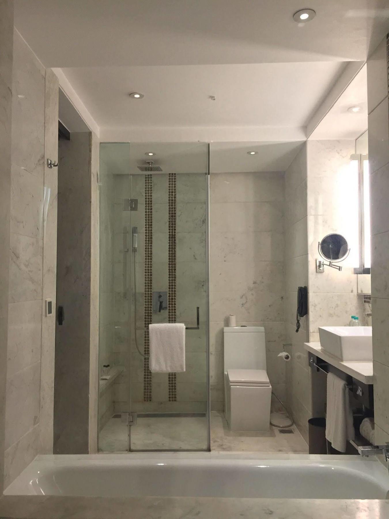 Jaipur Marriott Hotel Eksteriør bilde Bathroom of a hotel room